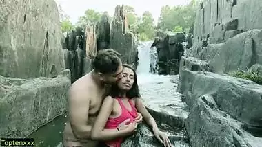 Indian Outdoor Dating sex with Teen Girlfriend! Best Viral Sex