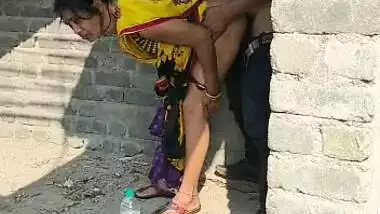 Indian Bhabhi illicit sex in the outdoors