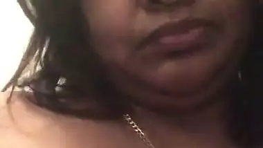 Big boobs Indian aunty Boob play MMS