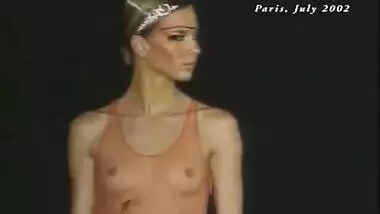 Indian Model Showing Boobs In Fashion Show