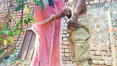 Bhabhi gets fuck behind her house in outdoor sex