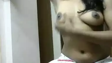 Desi masked chick flashing on webcam-2