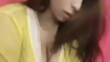 Indian star shweta showing hot tits on insta live