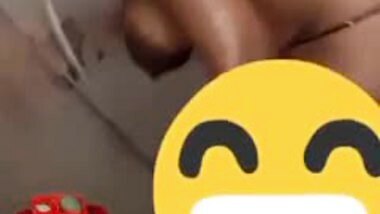 Tamil aunty porn bathing showing hairy pussy