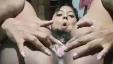 Horny village girl nude spreading viral pussy
