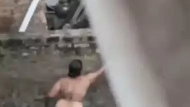 Desi aunty nude captured on hidden cam while bath on outdoor, for your pleasure