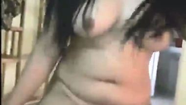 Chubby girl enjoys her lover’s dick in Indian sex video