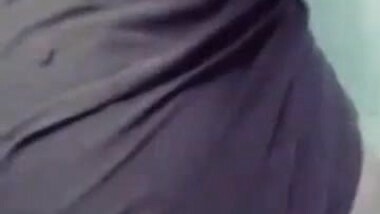 Hot Tamil girl showing off her boobs in camera