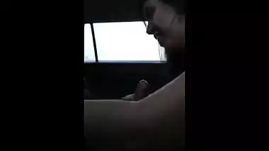 Pakistani sex clip of Muslim Karachi cutie outdoor sex in car