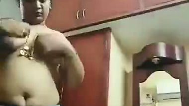 Dress changing chubby aunty video