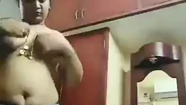 Dress changing chubby aunty video