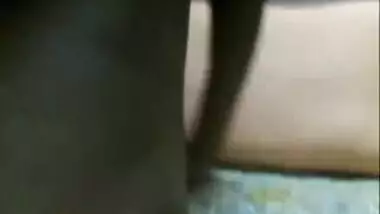 indian aunty playing with her pussy