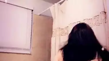 Such A Beautiful Girl showing her Beautiful Figure in Selfie Clip, Shaking her Ass