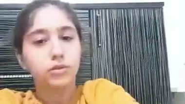 Indian MMS of a Punjabi girl playing with her cunt