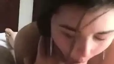 Hot Lahore babe gives a nasty blowjob in Pakistani sex