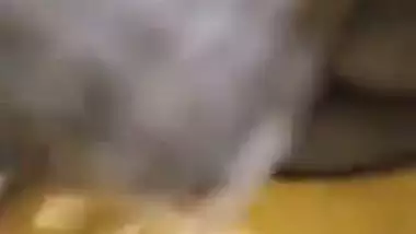 Owner squeezes his maid’s boobs in desi mms