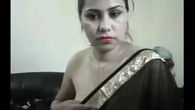 Desi aunty boobs flashing on webcam