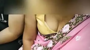 Captured cleavage of a HOT Matured Aunty