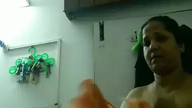 Stepmom naked after bath showing big boobs viral MMS