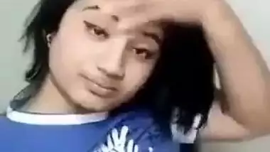 Desi selfie girl shows her humongous boobs on cam