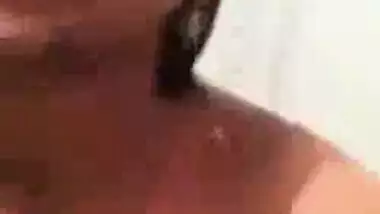 Hot mallu chechi blowjob video while bathing