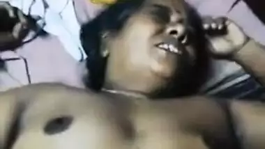 Mature Indian XXX aunty getting her pussy fingered on cam MMS