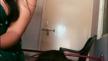 Tango BB Pallu Accidently Dropped and Boobs are Shown