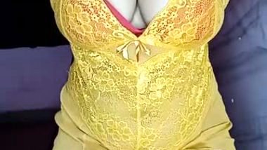 Indian Super Hot Bhabhi Showing Her Big Boobs