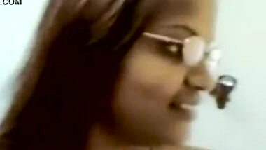 Nude Mallu woman shows her assets to her boss