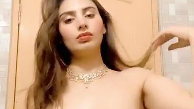 Pakistani sex office girl showing her juicy boobs