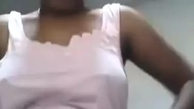 Hot Mallu Aunty Showing Boobs While Dress Change