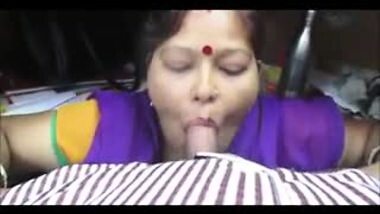 Desi maid deep blowjob to master