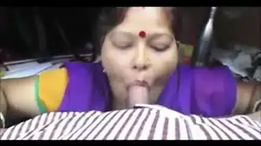 Desi maid deep blowjob to master