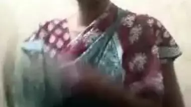 Indian Bangli village bhabhi boobs showing
