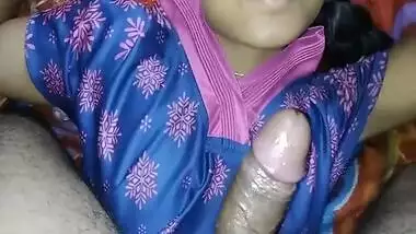 Desi sexy bhabi suck her devar dick