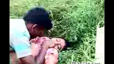 Village girl outdoor free porn video with lover