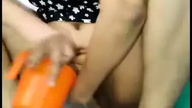 Desi aunty pissing selfie cam video capture