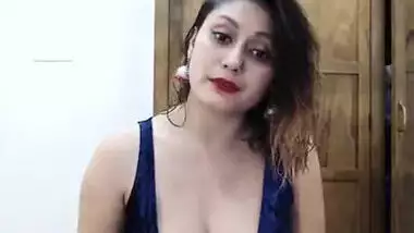 Beautiful Indian chubby girl masturbating while bathing