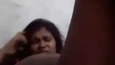 Super-excited Indian aunty stretches XXX hollow with fingers