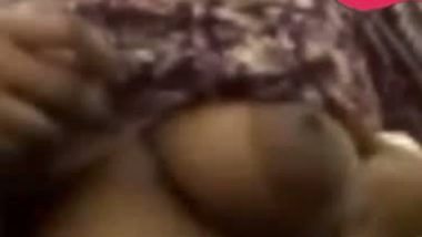 Girlfriend showing boob live on video call viral MMS