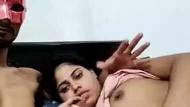 Fat Indian XXX bitch gets her pussy fingered by her masked lover MMS