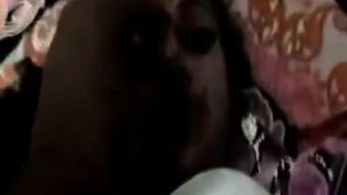 Sexy Tamil bhabhi flaunting her cunt