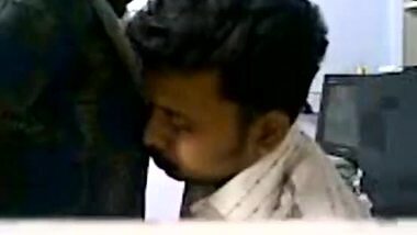 Hot MMS Of Girl In Pondicherry Mobile Store