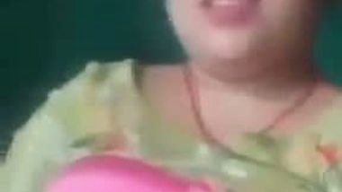 Chubby milf exposes her naked body during video call sex