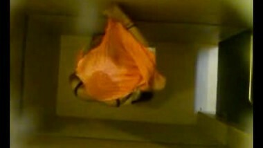 mariam changing cloth