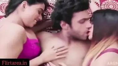 Mere Pati Ne Meri Dost Ke Sath Mujhe Bhi Choda(threesome)
