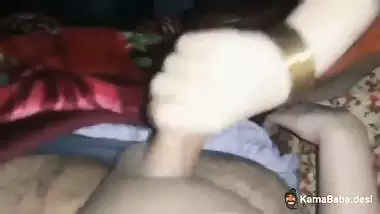 Karachi lady gives a desi blowjob to her sleeping husband