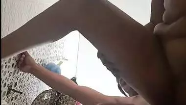 Housewife xxx Indian village viral bathroom sex