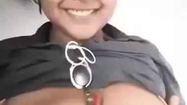 Desi chick prepared to expose huge XXX natural breasts on camera
