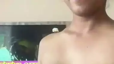 Bangalore IT girl enjoys her lover’s fingers in pussy